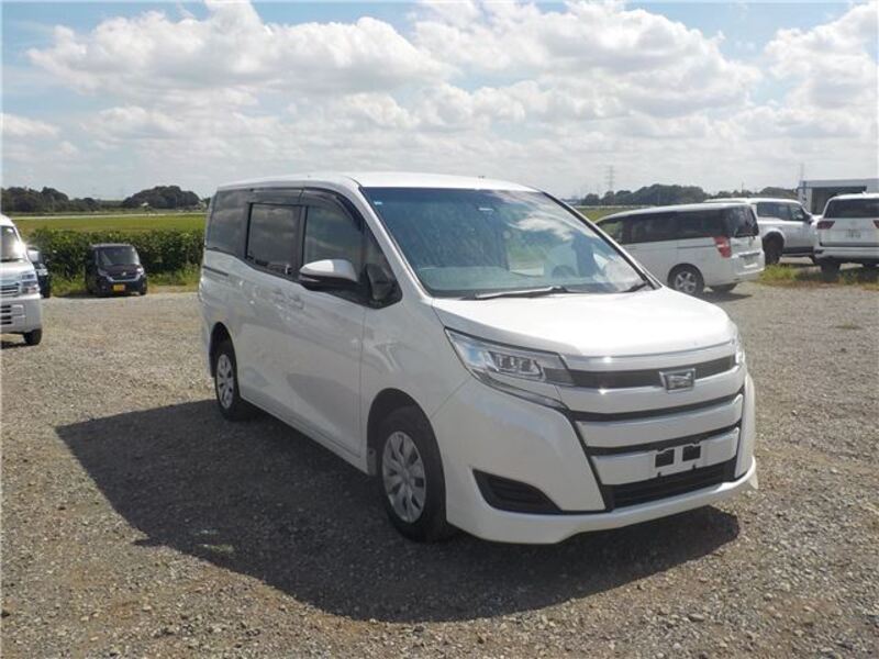 TOYOTA NOAH