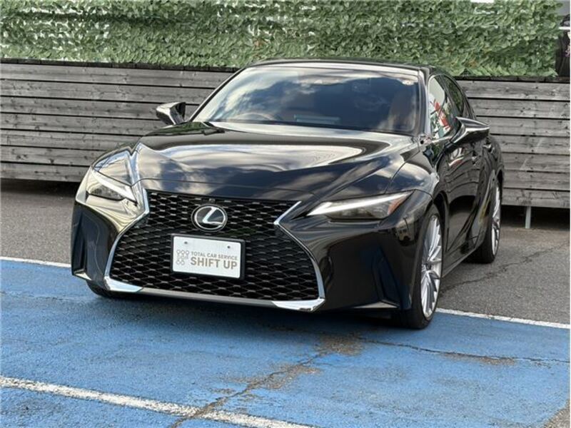 LEXUS IS