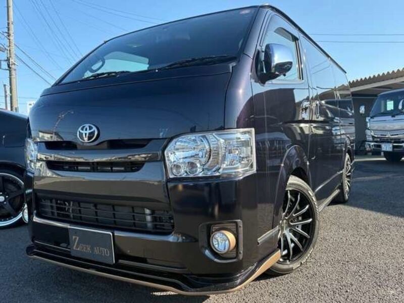 TOYOTA HIACE VAN