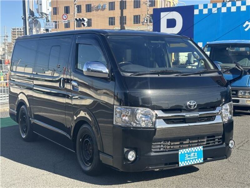TOYOTA HIACE