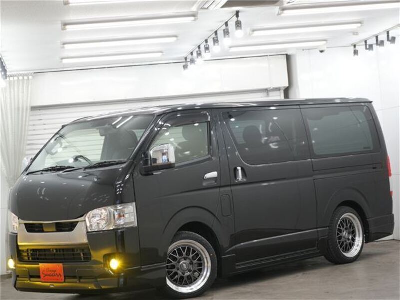 TOYOTA HIACE VAN