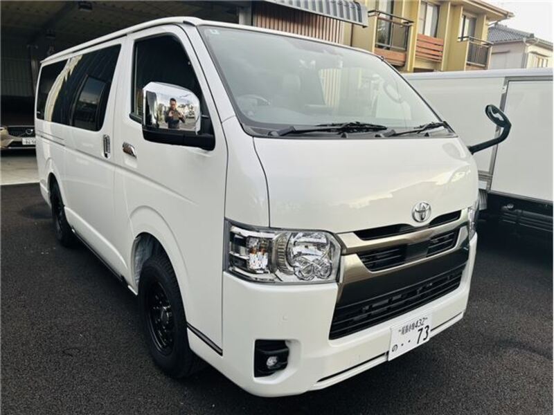 TOYOTA HIACE VAN