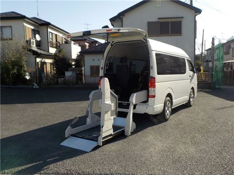 TOYOTA HIACE