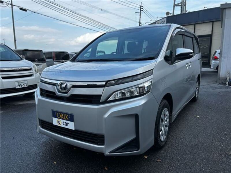 TOYOTA VOXY