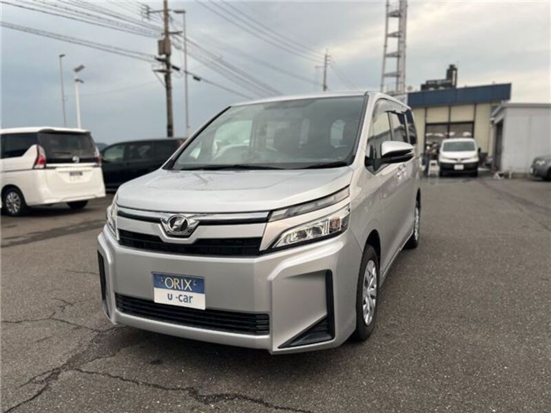 TOYOTA VOXY