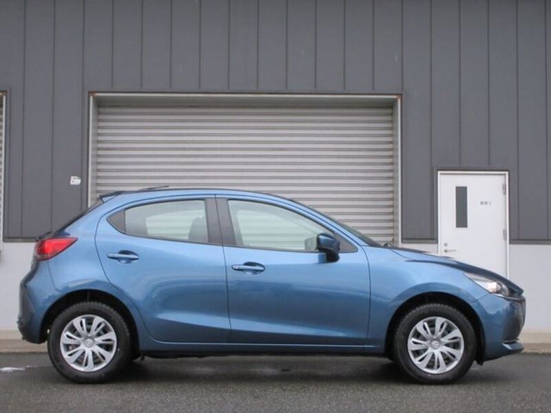 MAZDA2