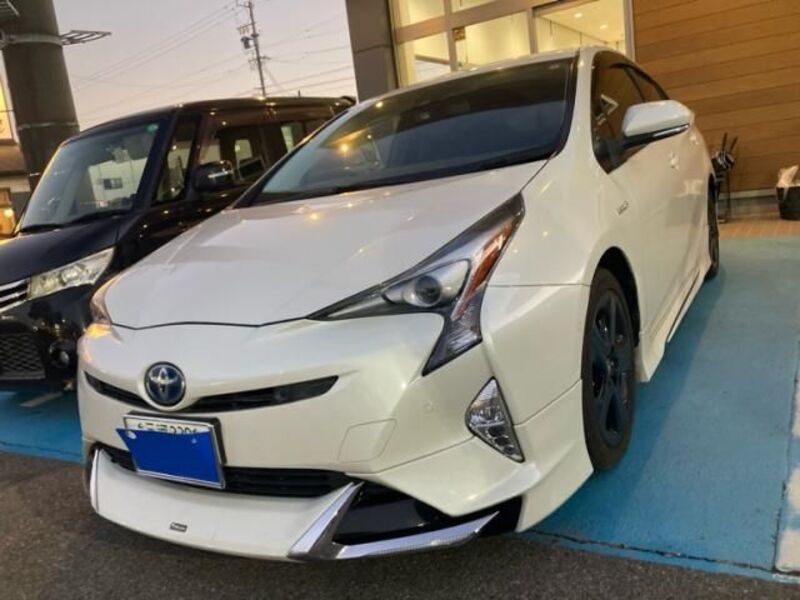 TOYOTA PRIUS