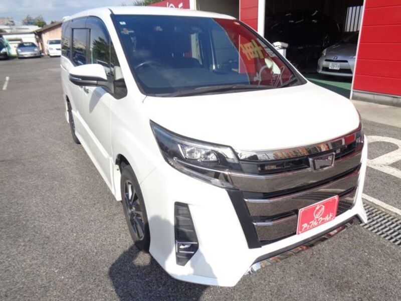TOYOTA NOAH