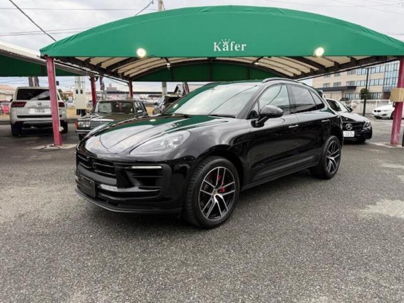 PORSCHE MACAN
