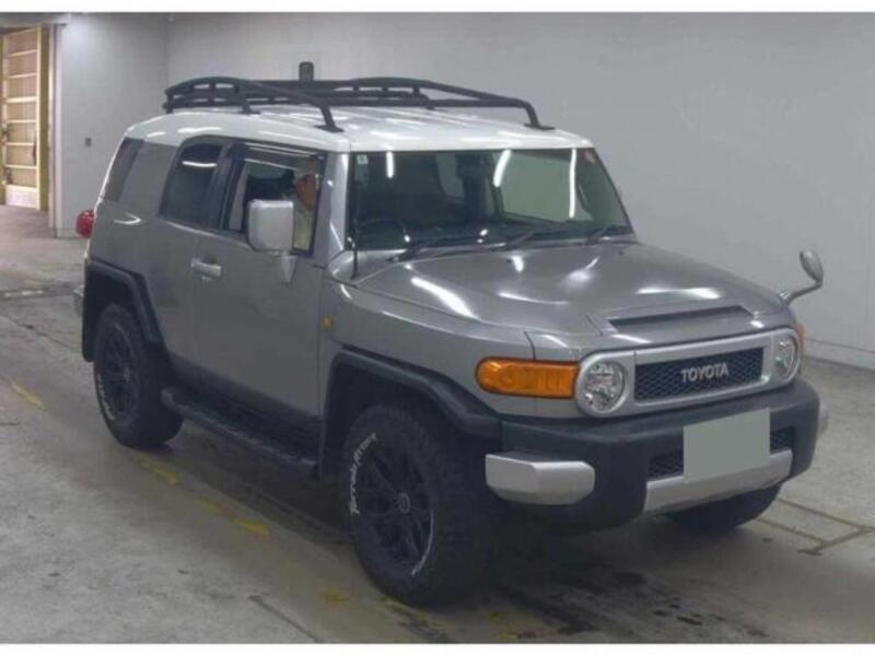 TOYOTA FJ CRUISER