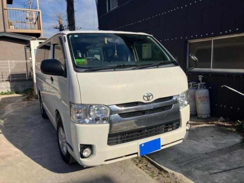 TOYOTA HIACE VAN