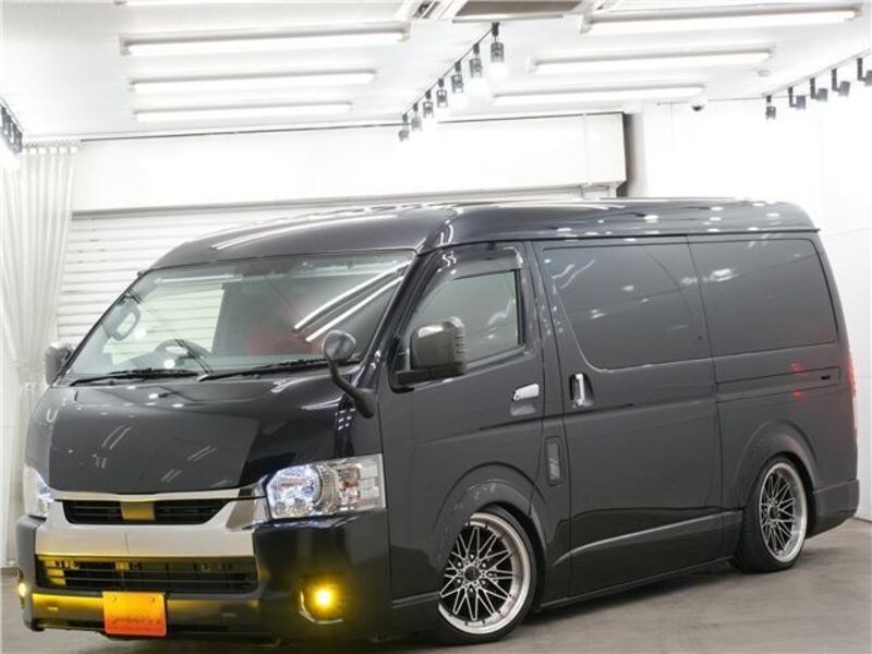 TOYOTA HIACE VAN