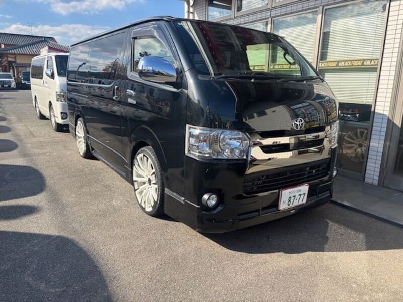 TOYOTA HIACE VAN