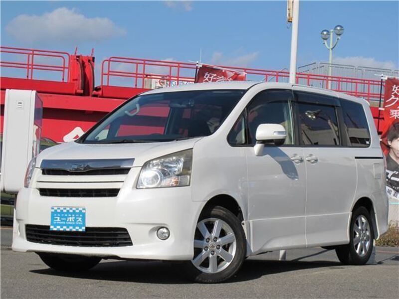 TOYOTA NOAH