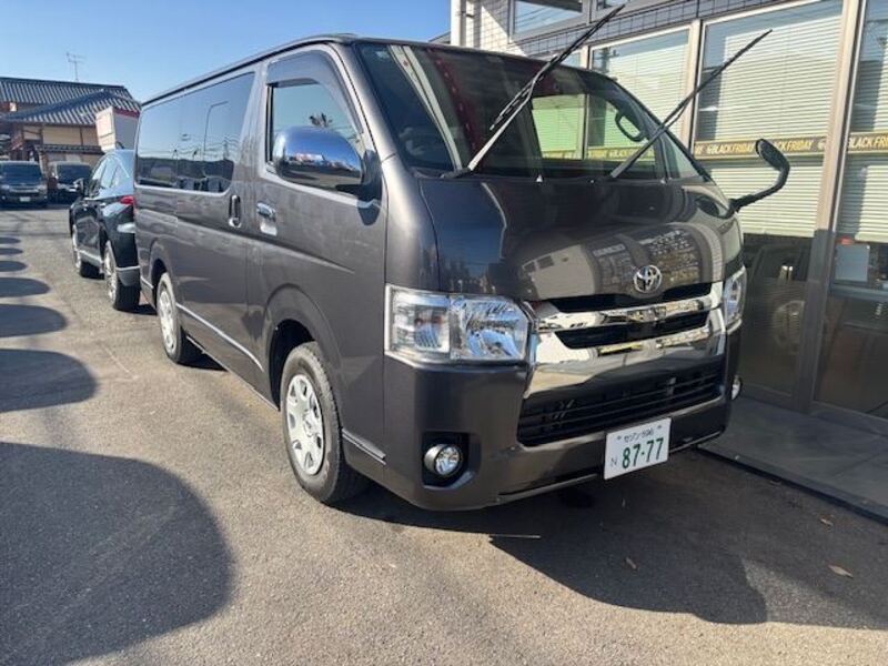 TOYOTA HIACE VAN