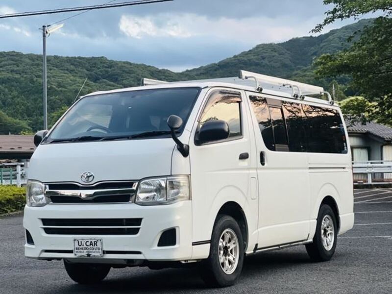 TOYOTA HIACE VAN