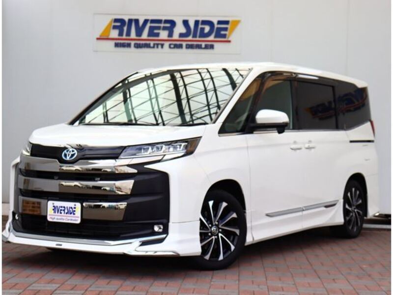 TOYOTA NOAH