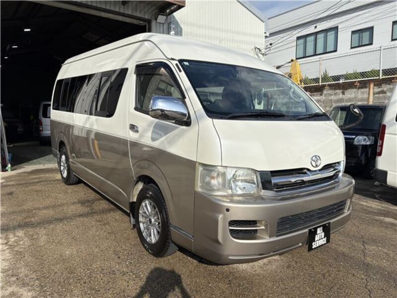 TOYOTA HIACE