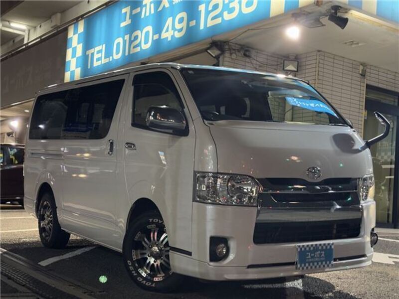 TOYOTA HIACE