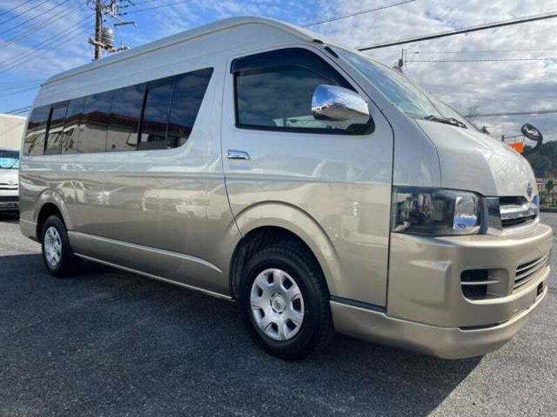 TOYOTA HIACE