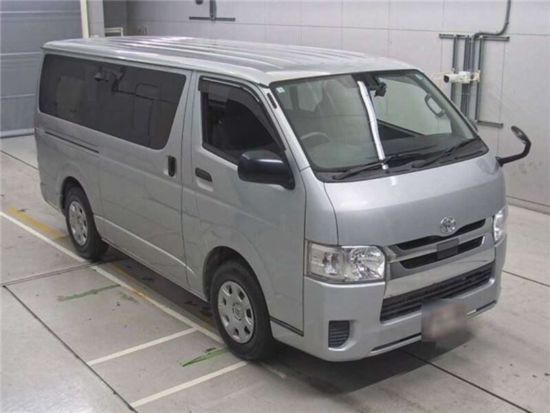 TOYOTA HIACE