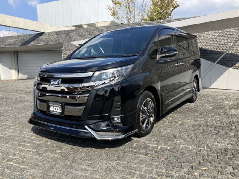 TOYOTA NOAH