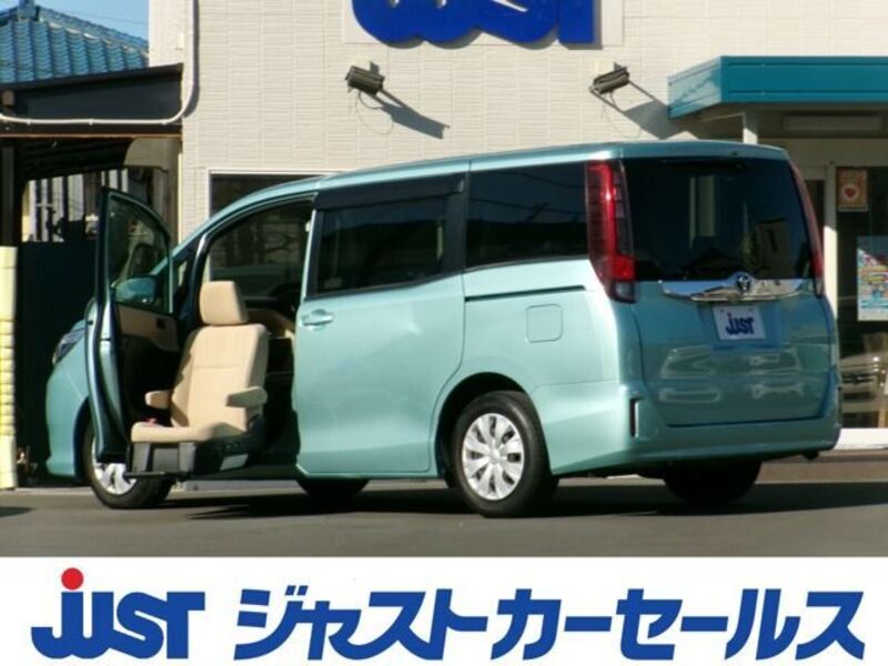 TOYOTA NOAH