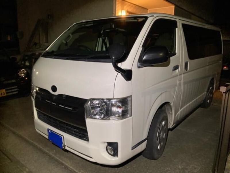 TOYOTA HIACE VAN