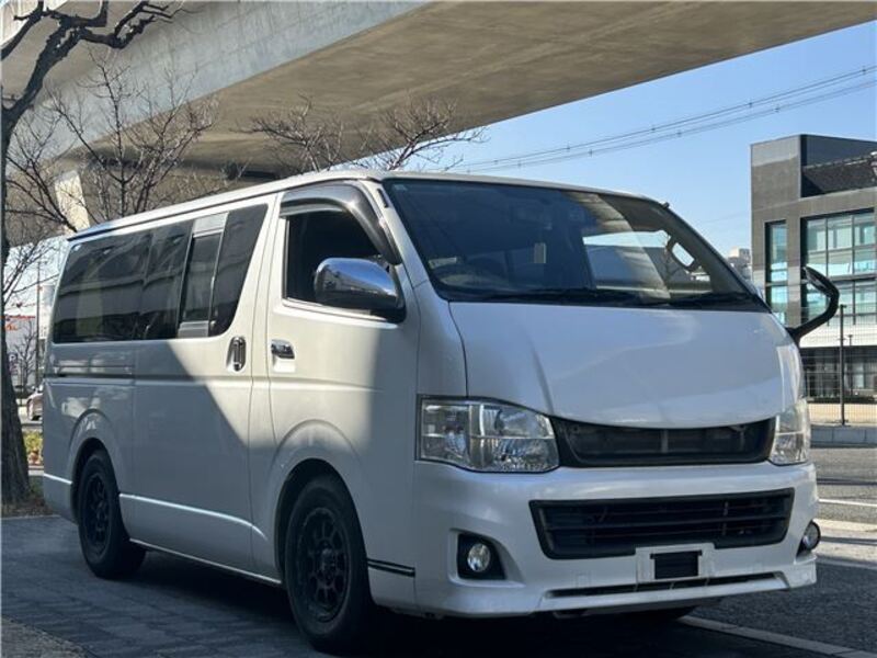 TOYOTA HIACE