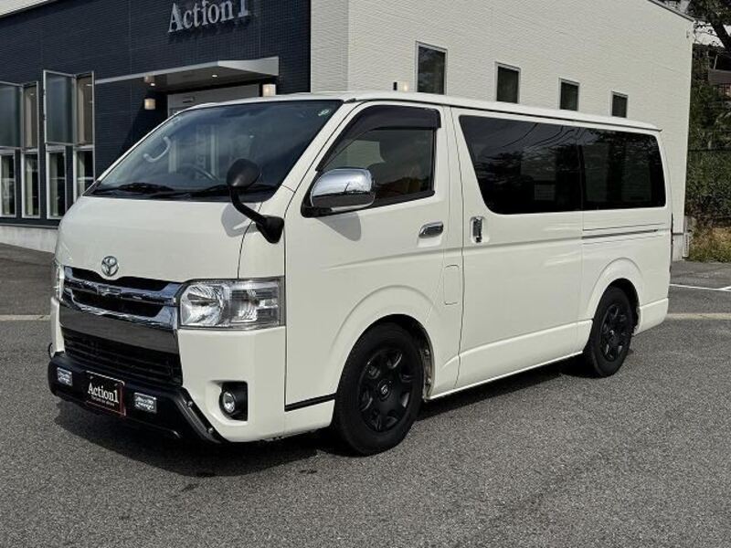 TOYOTA HIACE VAN