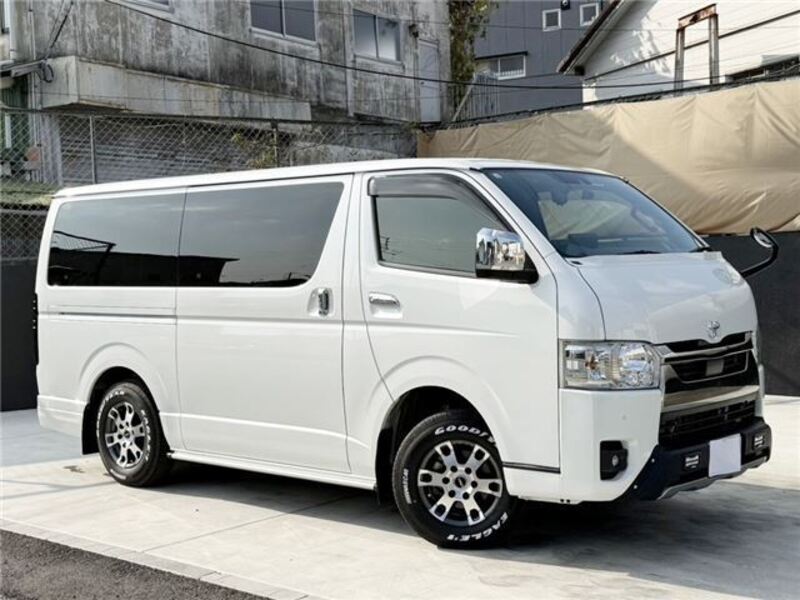 TOYOTA HIACE