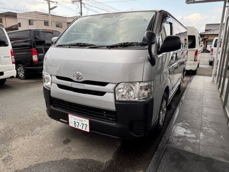 TOYOTA HIACE VAN