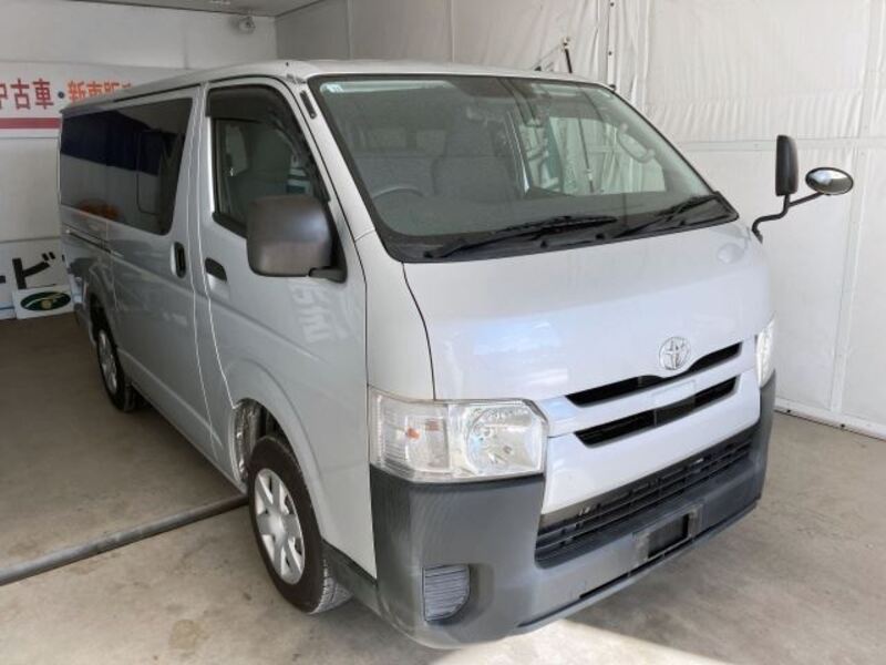 TOYOTA HIACE
