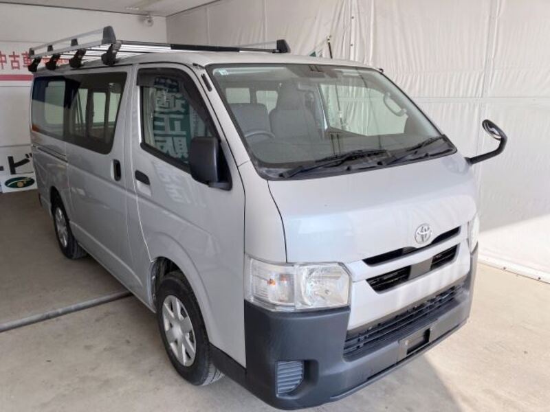 TOYOTA HIACE