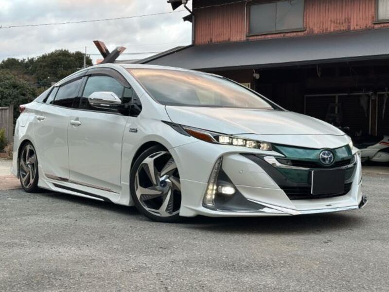 TOYOTA PRIUS PHV