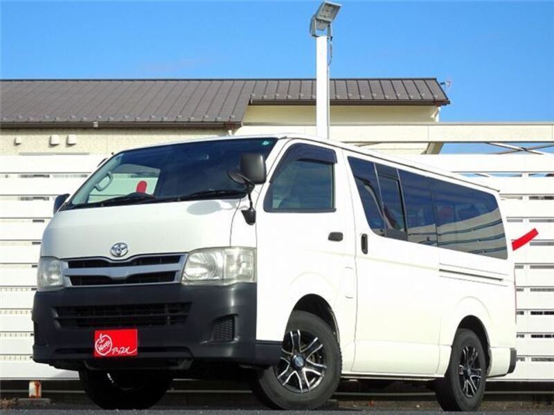 TOYOTA HIACE VAN