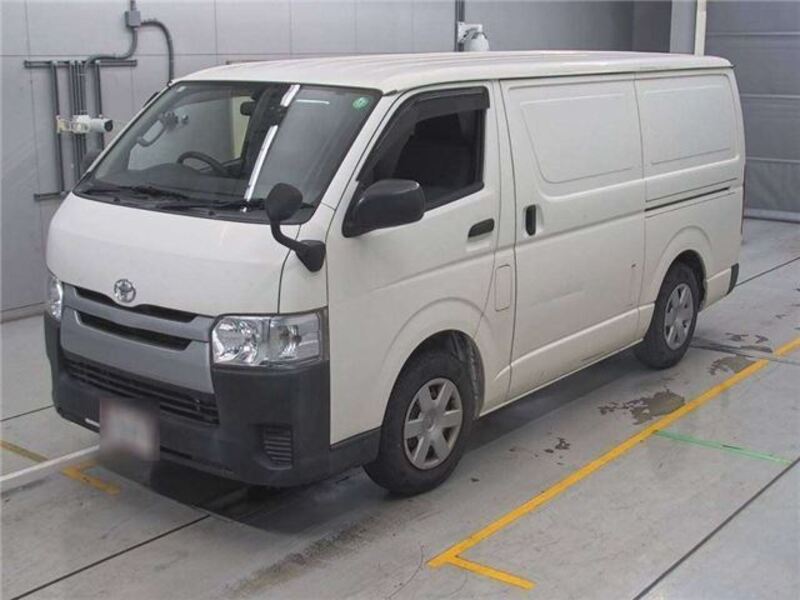 TOYOTA HIACE