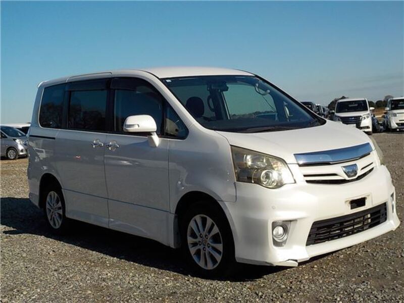 TOYOTA NOAH
