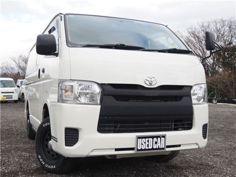 TOYOTA HIACE VAN