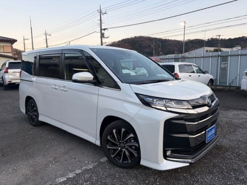 TOYOTA NOAH