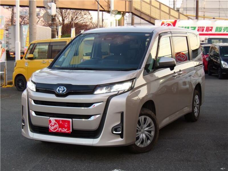 TOYOTA NOAH