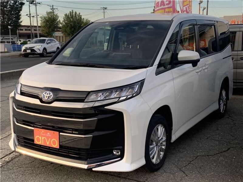 TOYOTA NOAH