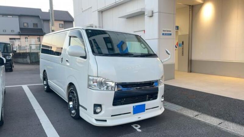 TOYOTA HIACE VAN
