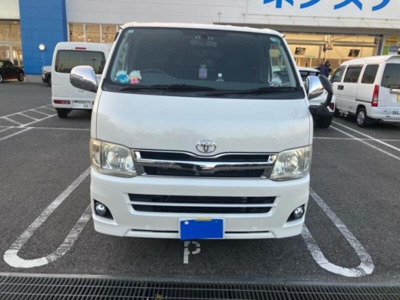 TOYOTA HIACE VAN