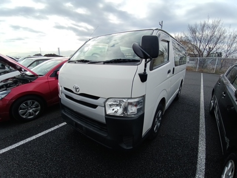 TOYOTA Regiusace Van
