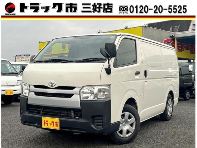 TOYOTA HIACE VAN