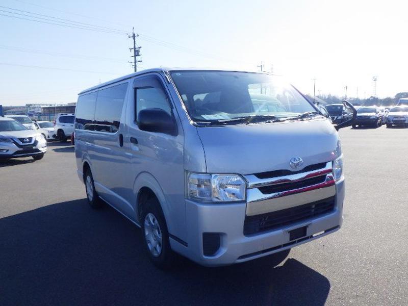 TOYOTA HIACE