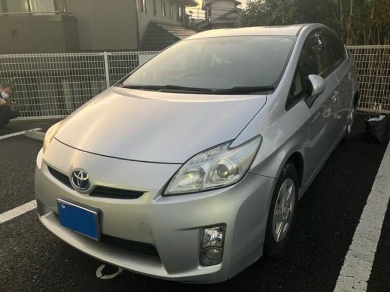 TOYOTA PRIUS