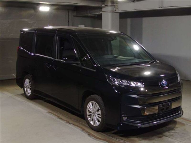 TOYOTA NOAH