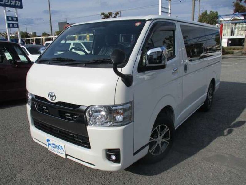 TOYOTA HIACE VAN